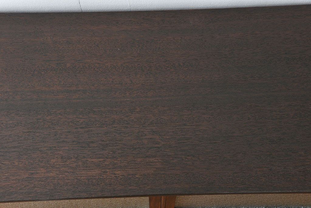 アンティーク家具　古民具・骨董 前面黒壇材の鉄脚付きダイヤガラス時代箪笥ローボード(サイドボード、テレビボード)