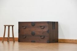 アンティーク家具　古民具・骨董 丸金具のシンプルな時代箪笥ローボード(ローチェスト)