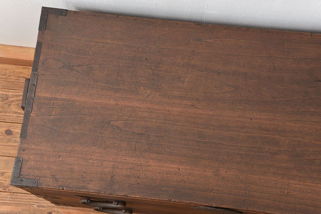 アンティーク家具　古民具・骨董 丸金具のシンプルな時代箪笥ローボード(ローチェスト)