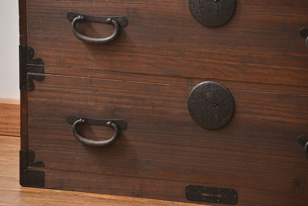 アンティーク家具　古民具・骨董 丸金具のシンプルな時代箪笥ローボード(ローチェスト)