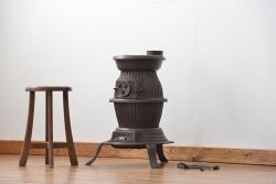 アンティーク雑貨　未使用品 SANKYO(サンキョー) ビンテージダルマストーブ(中)(薪ストーブ、石炭ストーブ)
