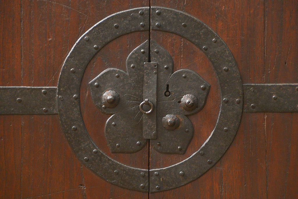 アンティーク家具　古民具・骨董 江戸期　総桐観音開き時代箪笥ローボード(たんす、タンス、桐箪笥、桐たんす)