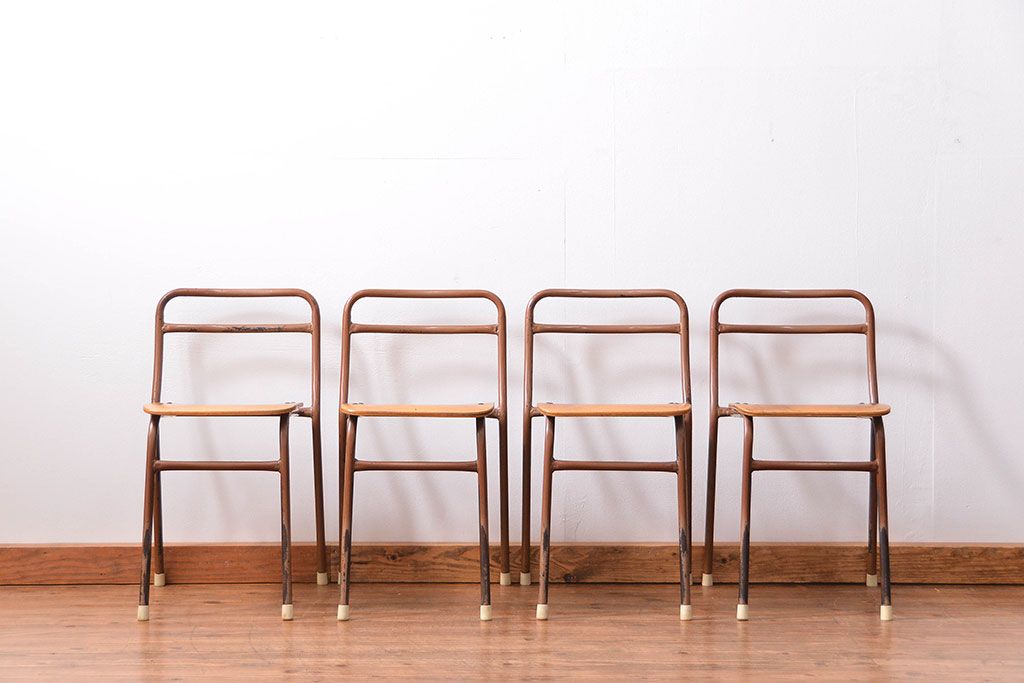 ヴィンテージ家具　昭和レトロ 1960年代 使い込まれたビンテージアイアンチェア 4脚セット(3)(イス、椅子)