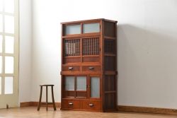 アンティーク家具　古民具・骨董 格子引き戸二段重ね茶箪笥(水屋箪笥、収納棚)