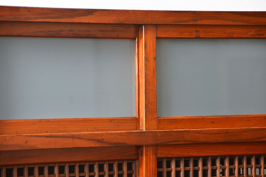 アンティーク家具　古民具・骨董 格子引き戸二段重ね茶箪笥(水屋箪笥、収納棚)