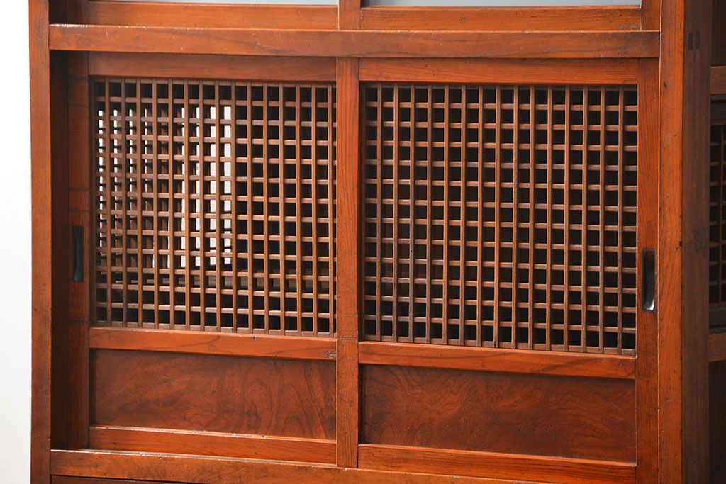アンティーク家具　古民具・骨董 格子引き戸二段重ね茶箪笥(水屋箪笥、収納棚)