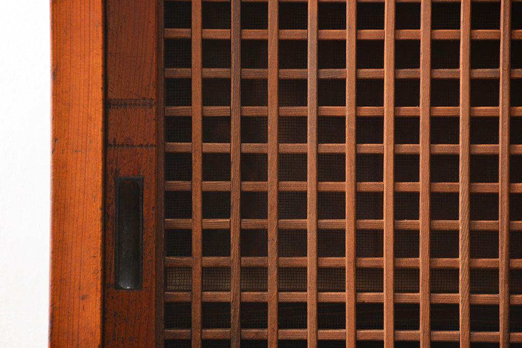 アンティーク家具　古民具・骨董 格子引き戸二段重ね茶箪笥(水屋箪笥、収納棚)