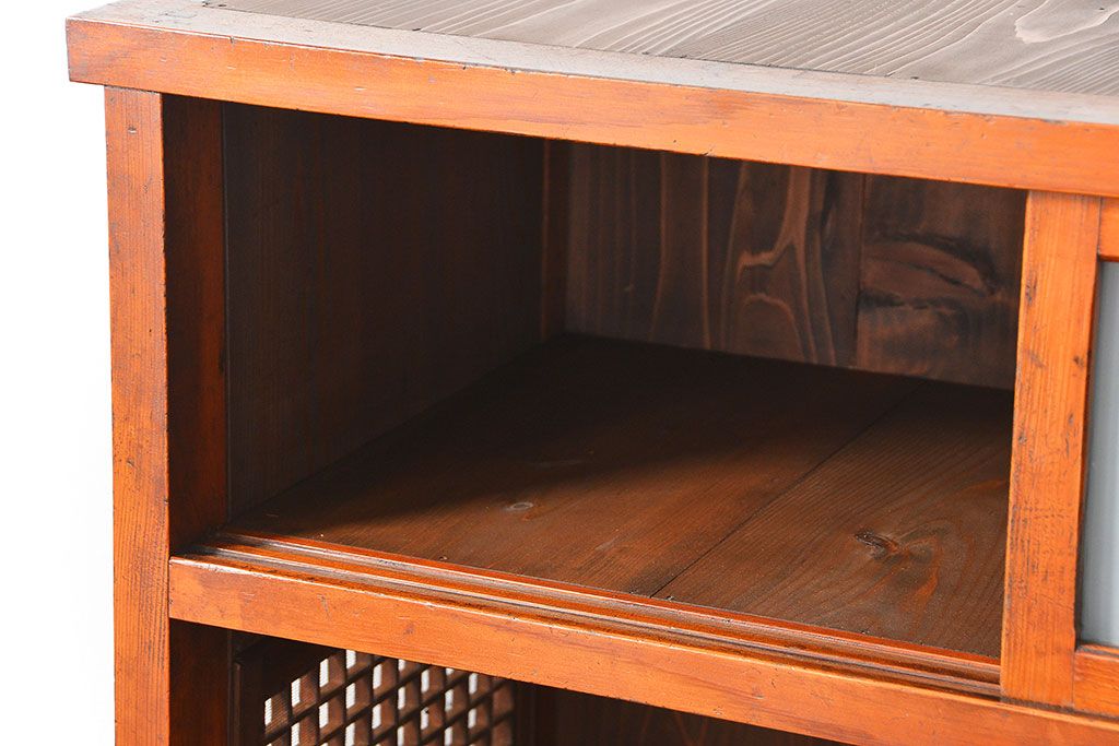 アンティーク家具　古民具・骨董 格子引き戸二段重ね茶箪笥(水屋箪笥、収納棚)