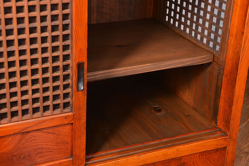 アンティーク家具　古民具・骨董 格子引き戸二段重ね茶箪笥(水屋箪笥、収納棚)