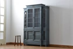 アンティーク家具　アンティークペイント仕上げ日本製古い洋館の上質なキャビネット(カップボード、飾り棚、食器棚)
