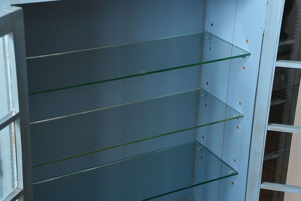 アンティーク家具　アンティークペイント仕上げ日本製古い洋館の上質なキャビネット(カップボード、飾り棚、食器棚)