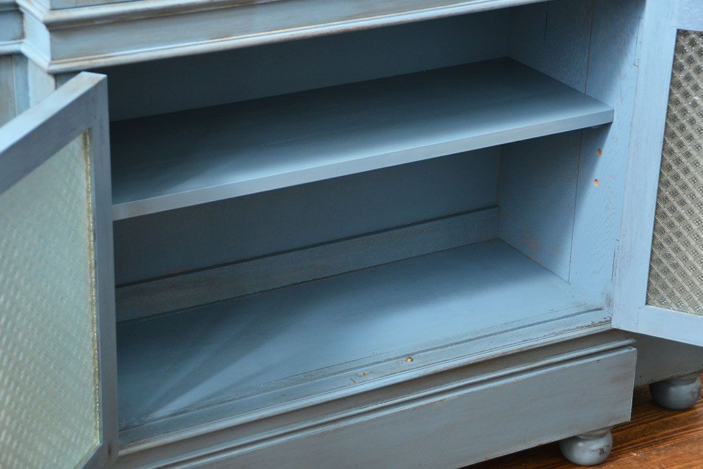 アンティーク家具　アンティークペイント仕上げ日本製古い洋館の上質なキャビネット(カップボード、飾り棚、食器棚)