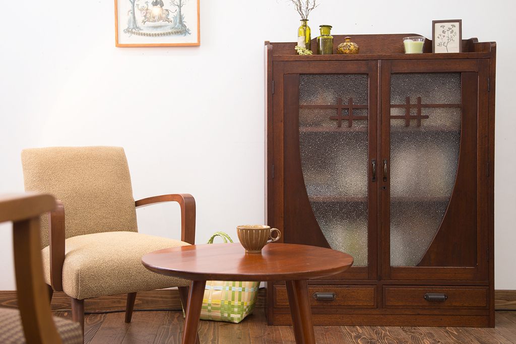 レトロ家具　昭和レトロ　シンプルで小ぶりな丸テーブル(カフェテーブル、コーヒーテーブル、サイドテーブル、センターテーブル)