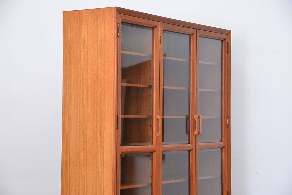 ヴィンテージ家具　1970年代　国産北欧デザインビンテージキャビネット(食器棚、収納棚、カップボード)