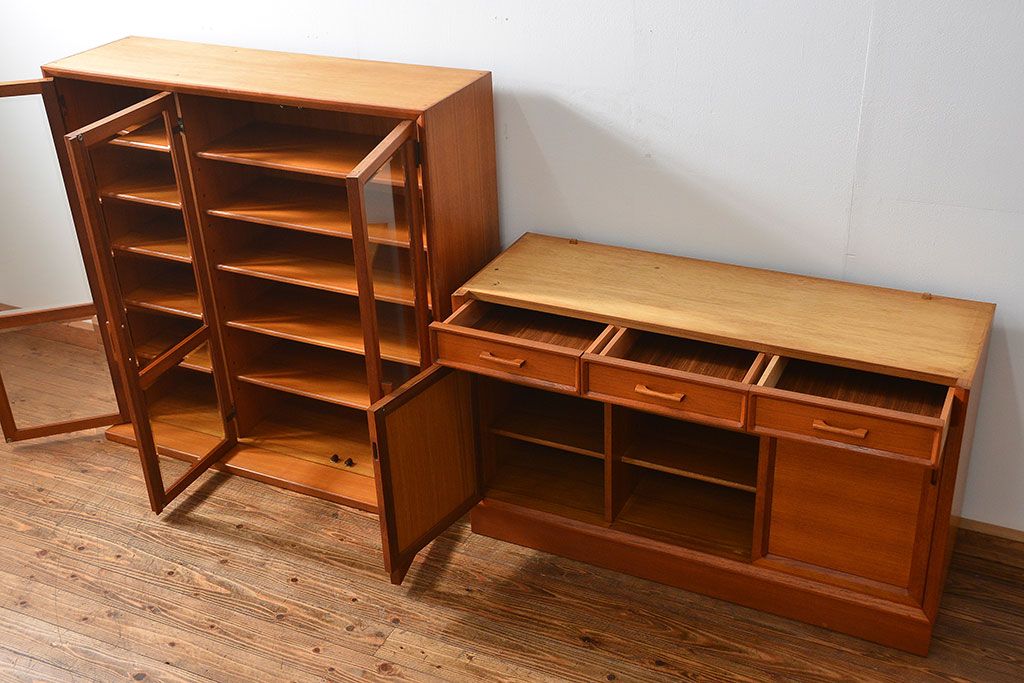 ヴィンテージ家具　1970年代　国産北欧デザインビンテージキャビネット(食器棚、収納棚、カップボード)