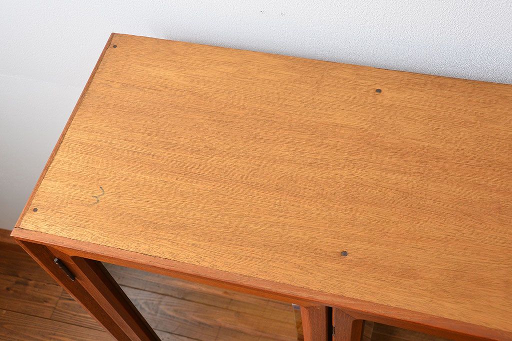 ヴィンテージ家具　1970年代　国産北欧デザインビンテージキャビネット(食器棚、収納棚、カップボード)