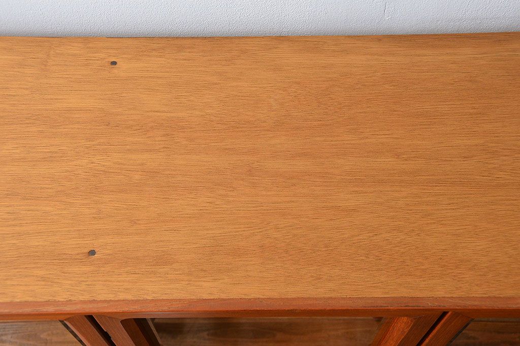 ヴィンテージ家具　1970年代　国産北欧デザインビンテージキャビネット(食器棚、収納棚、カップボード)