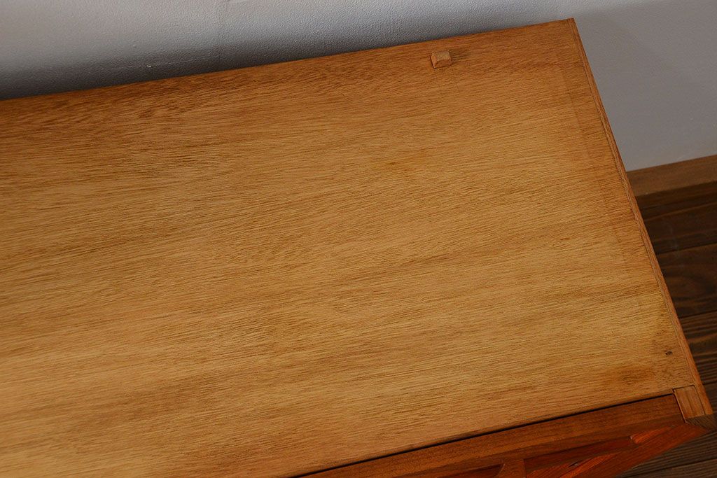 ヴィンテージ家具　1970年代　国産北欧デザインビンテージキャビネット(食器棚、収納棚、カップボード)