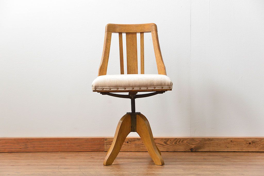 レトロ家具　昭和レトロ 古いナラ材のかわいい回転イス(椅子、イス)　