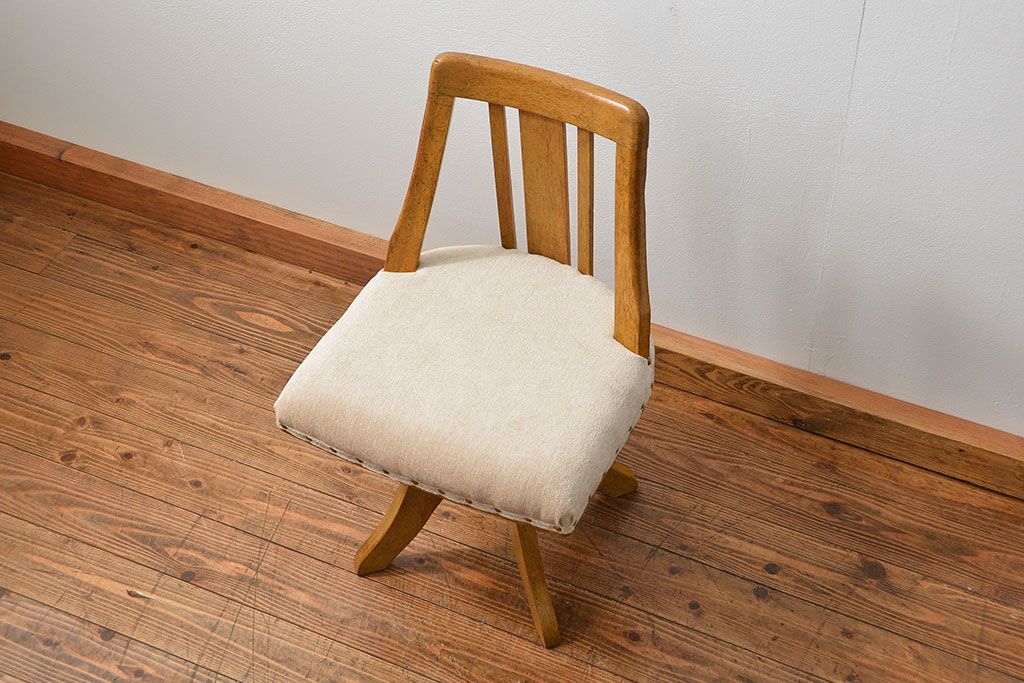 レトロ家具　昭和レトロ 古いナラ材のかわいい回転イス(椅子、イス)　