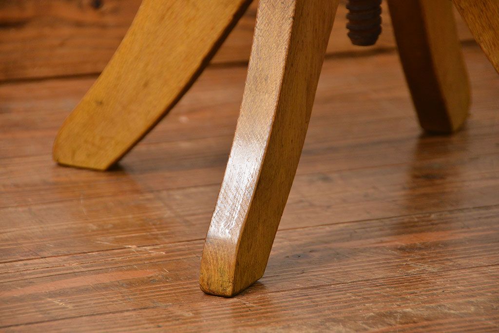 レトロ家具　昭和レトロ 古いナラ材のかわいい回転イス(椅子、イス)　