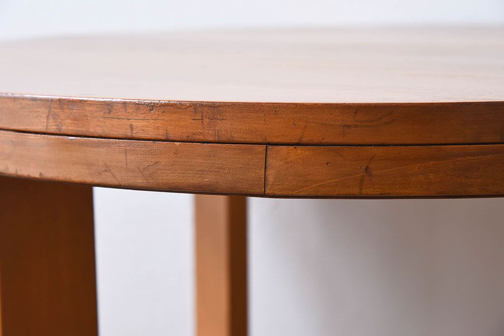 アンティーク家具　アンティーク　シンプルでおしゃれな古い木製のラウンドカフェテーブル