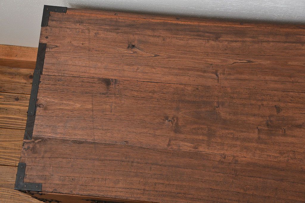 アンティーク家具　古民具・骨董 金具の立派な時代箪笥ローボード(ローチェスト、衣装箪笥)