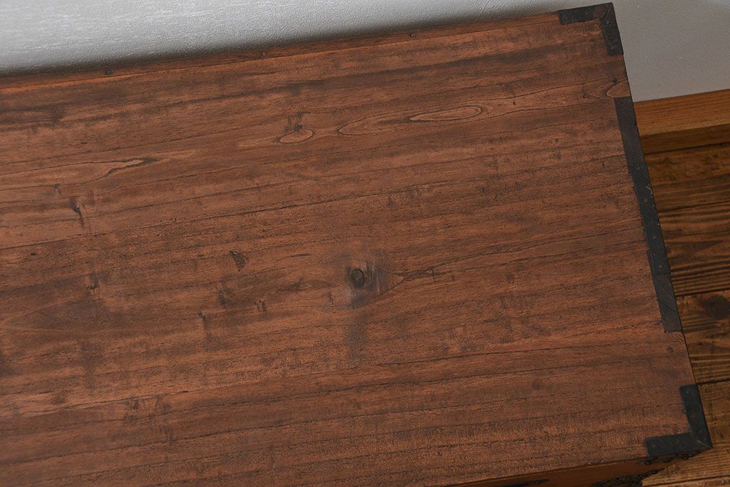 アンティーク家具　古民具・骨董 金具の立派な時代箪笥ローボード(ローチェスト、衣装箪笥)