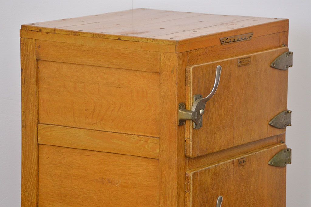 レトロ家具　昭和レトロ 小振りな木製冷蔵庫(収納棚)