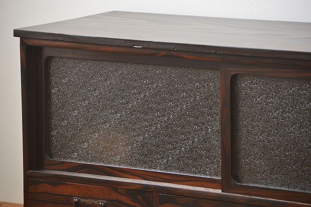 アンティーク家具　アンティーク シックなダイヤガラス　脚付きローボード(テレビ台、TVボード)