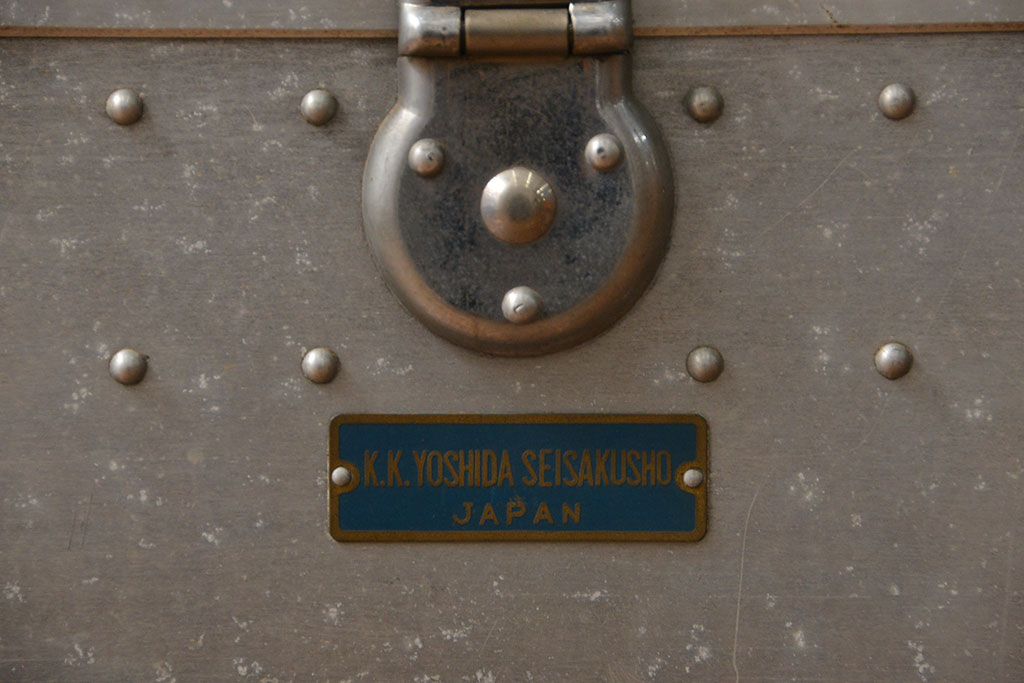 アンティーク家具　アンティーク センターテーブル仕様のジェラルミントランク