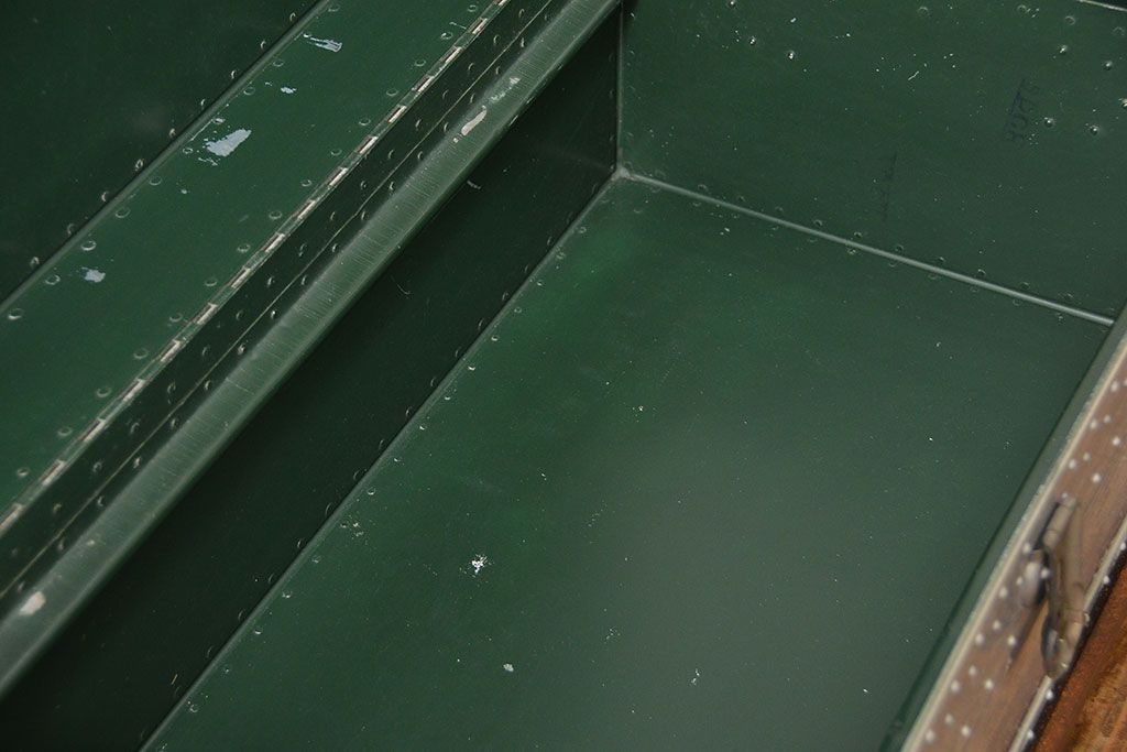 アンティーク家具　アンティーク センターテーブル仕様のジェラルミントランク