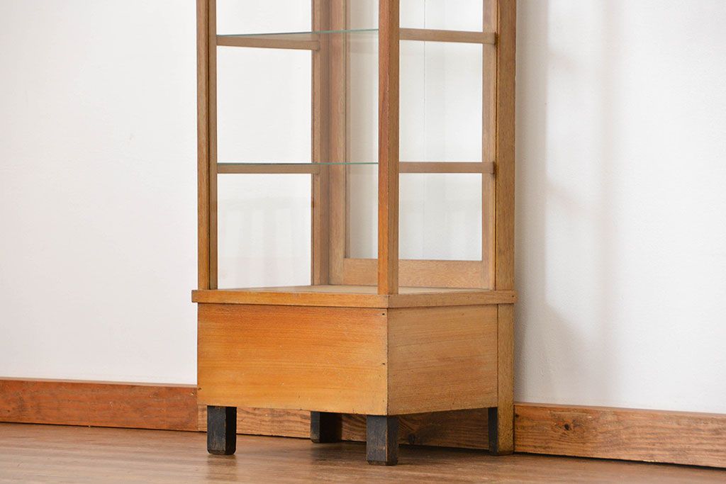レトロ家具　昭和レトロ 縦型のアンティークガラスケース(ショーケース、飾り棚)