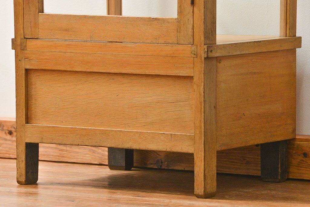 レトロ家具　昭和レトロ 縦型のアンティークガラスケース(ショーケース、飾り棚)