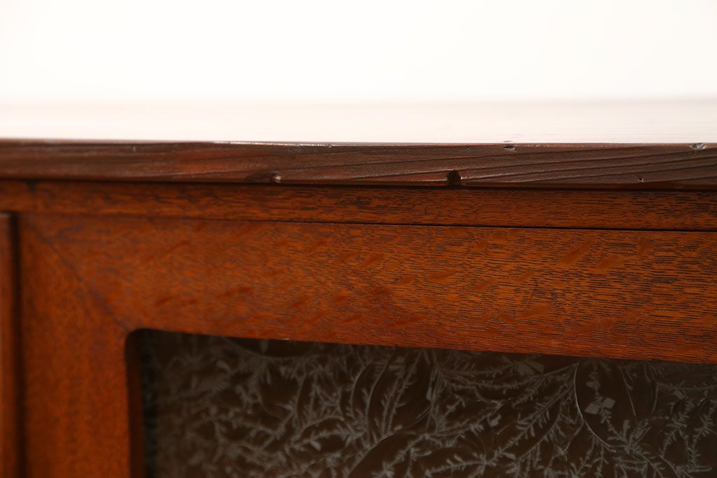 アンティーク家具　アンティーク 前面ナラ材の脚付き結霜ガラスローボード(テレビボード、収納棚)