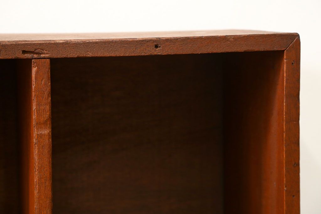 アンティーク家具　アンティーク 古い木の脚付きマス目棚(1)(升目棚、本棚、飾り棚)