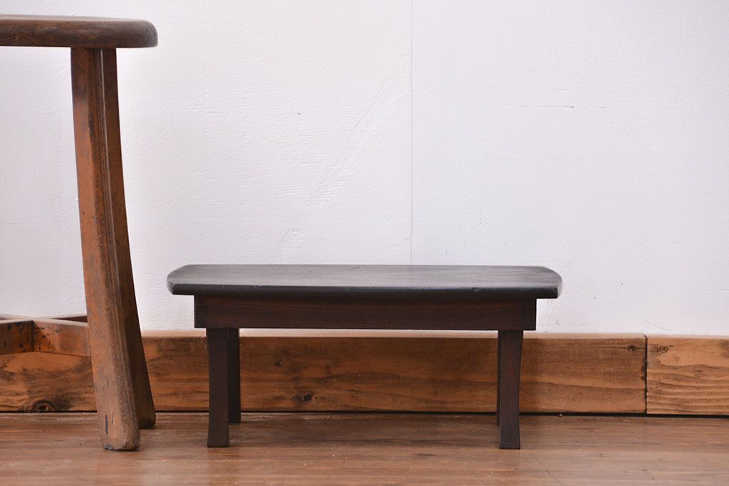 レトロ家具　昭和レトロ 古い木の小さな変わり型ちゃぶ台(テーブル、机)