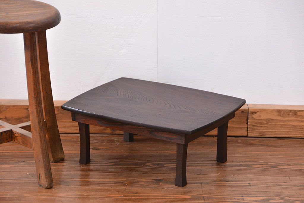 レトロ家具　昭和レトロ 古い木の小さな変わり型ちゃぶ台(テーブル、机)