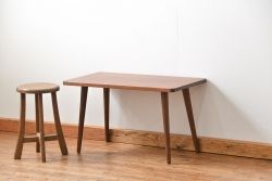 レトロ家具　昭和レトロ 天板一枚板!古材を使ったレトロなスクエア型アンティークセンターテーブル