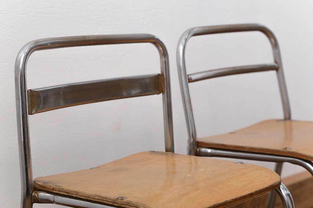古い幼稚園の椅子 ⓵③  2脚