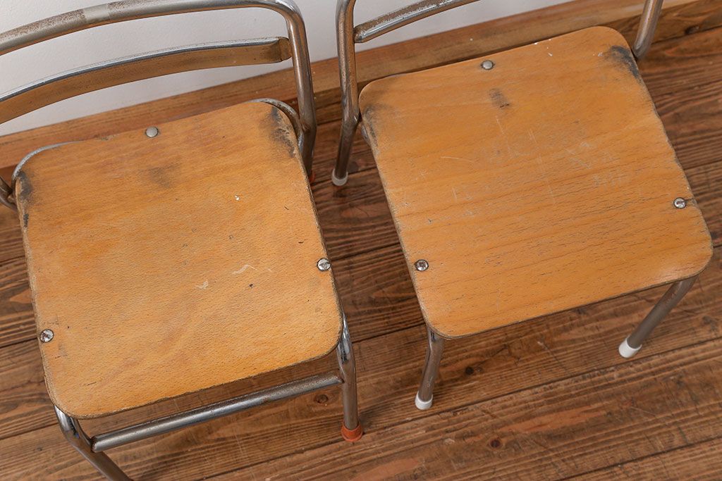 古い幼稚園の椅子 ⓵③  2脚