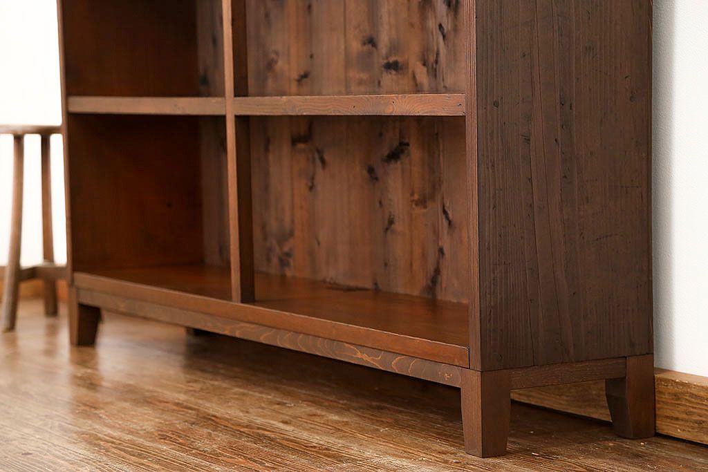 レトロ家具 昭和レトロ 古い木のシンプルな脚付き本棚(飾り棚、書棚 