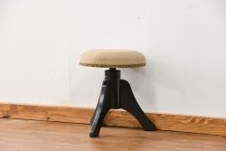 アンティーク家具　アンティーク かわいいデザインの回転スツール(丸椅子、イス)