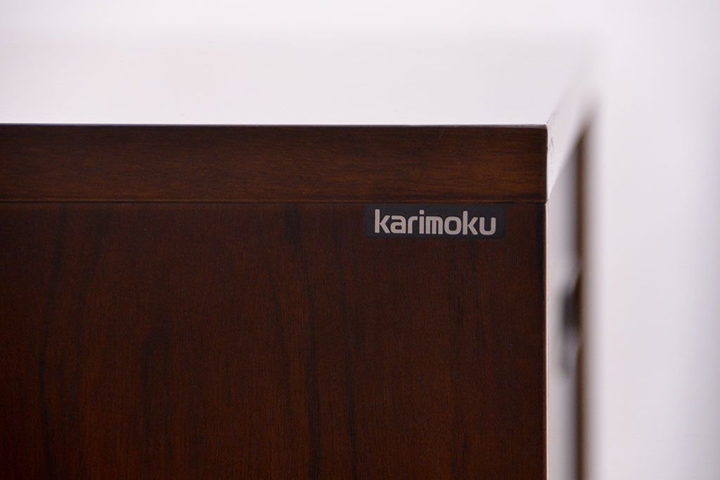 中古　カリモク　コロニアルコーナーサイドボード　定価約10万円(コーナーラック、TVボード、TV台)