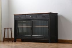 アンティーク家具　アンティークペイント　シックな脚付きモールガラスキッチンキャビネット(食器棚、収納棚)