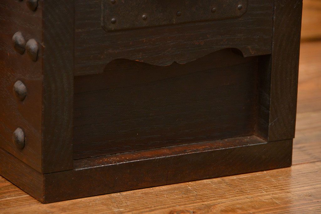 古民具・骨董 小振りな総栗　銭箱(収納箱、貯金箱、銭函)