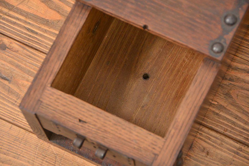 古民具・骨董 小振りな総栗　銭箱(収納箱、貯金箱、銭函)