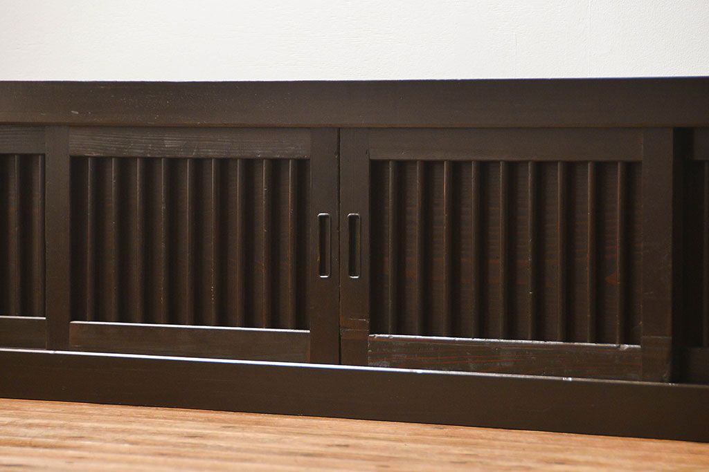 アンティーク家具　古民具・骨董 特大!九尺幅　重厚な水屋箪笥ローボード(2)(ローチェスト、テレビボード、テレビ台、キャビネット、収納棚)
