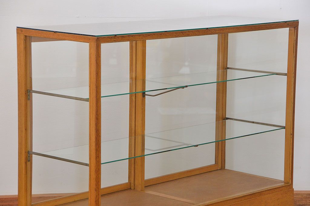 レトロ家具　昭和レトロ シンプルなガラスケース(ショーケース、飾り棚)