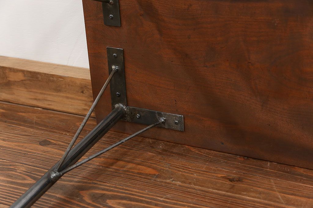 アンティーク家具　アンティーク 天板一枚板　使い込まれた古材天板の鉄脚センターテーブル(8)